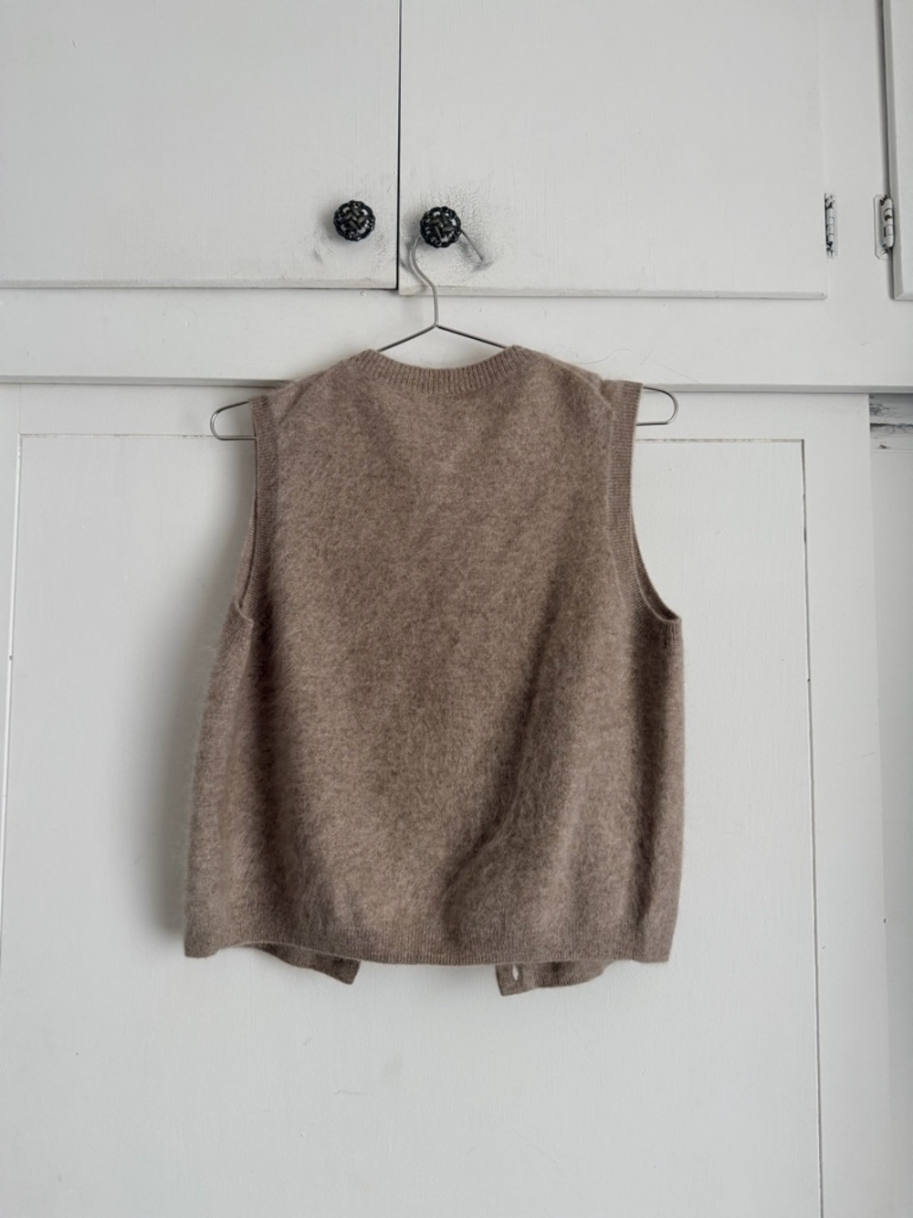 COS Brushed Cashmere Vest - Biege - Picture 3 of 7